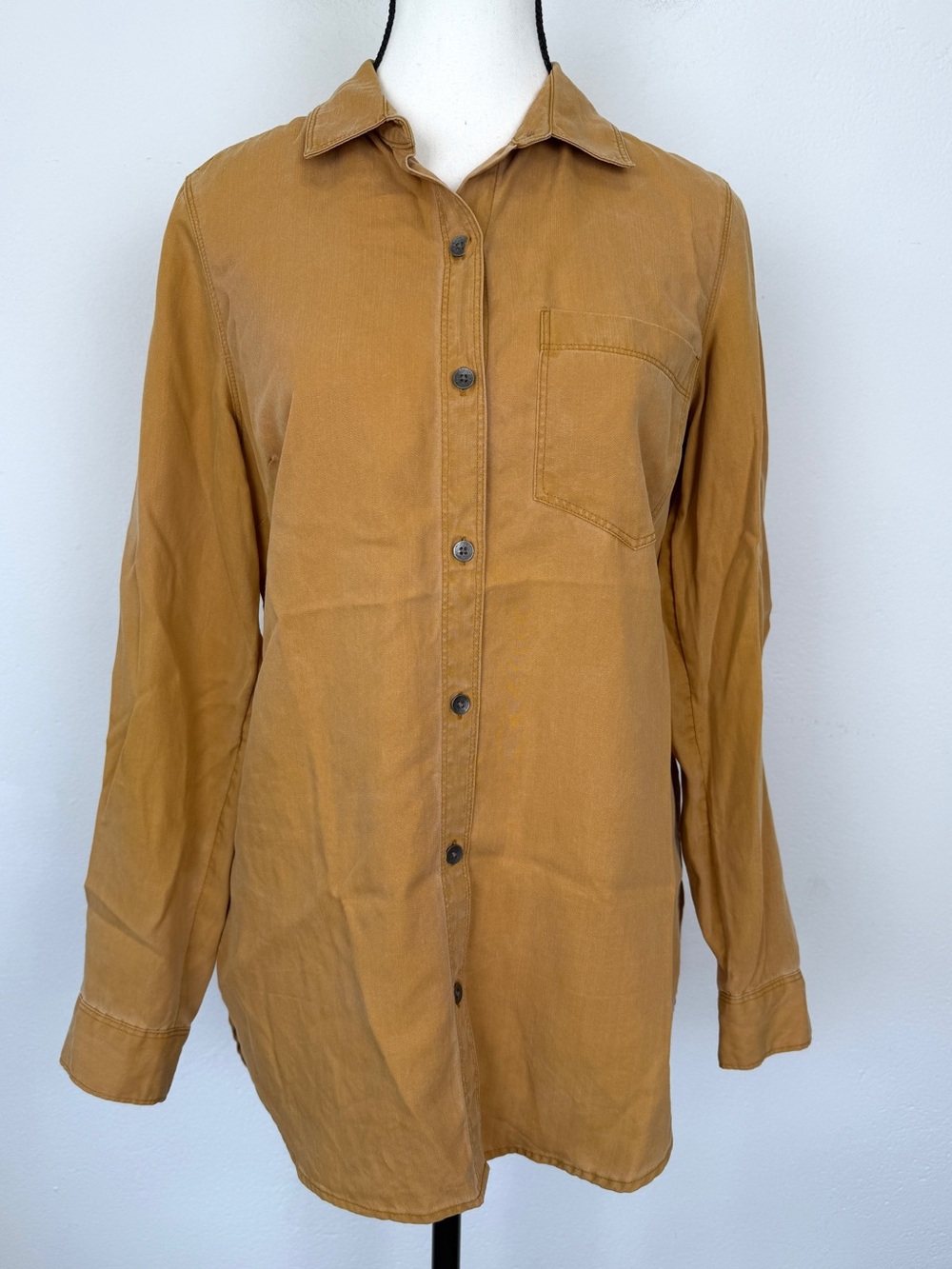 Old Navy Size S Relaxed Tencel Tobacco Leaf Button Down Long Sleeve Shirt